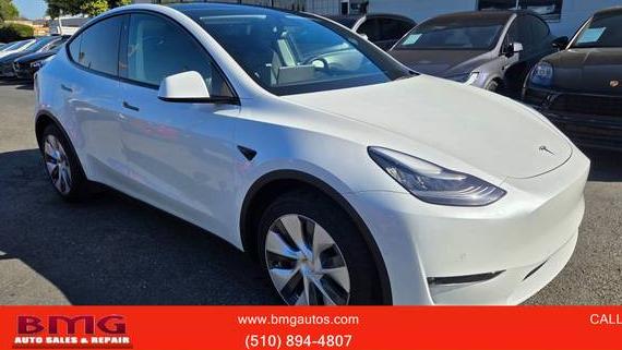TESLA MODEL Y 2020 5YJYGDEE0LF054320 image